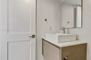 5500 Collins Ave, Miami Beach, FL 33140 - Photo 32