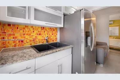 626 Meridian Ave #5, Miami Beach, FL 33139 - Photo 4