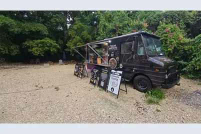 Mediterranean Food Truck For Sale in Miami, Miami, FL 33130 - Photo 4