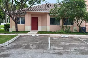 553 NW 208th Terrace, Pembroke Pines, FL 33029 - Photo 2