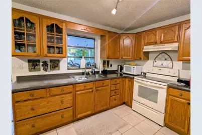 3031 N 74th Ave, Hollywood, FL 33024 - Photo 10