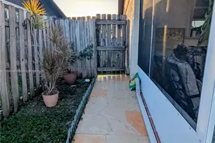 3031 N 74th Ave, Hollywood, FL 33024 - Photo 16