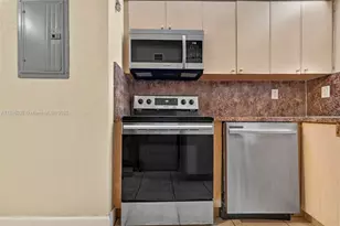 8860 Fontainebleau Blvd, Miami, FL 33172 - Photo 12