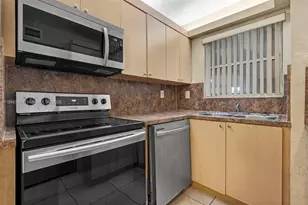 8860 Fontainebleau Blvd, Miami, FL 33172 - Photo 10