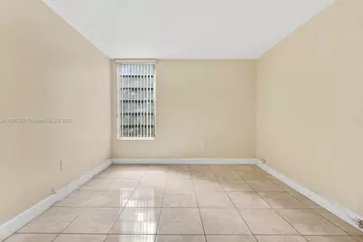 8860 Fontainebleau Blvd #304, Miami, FL 33172 - Photo 16