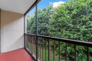 8860 Fontainebleau Blvd, Miami, FL 33172 - Photo 8