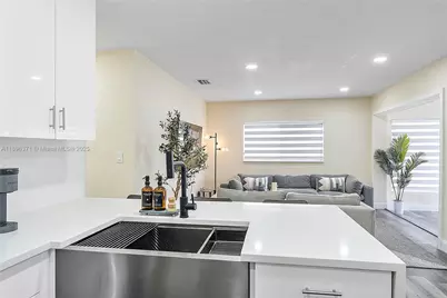 631 NE 57th St, Oakland Park, FL 33334 - Photo 16