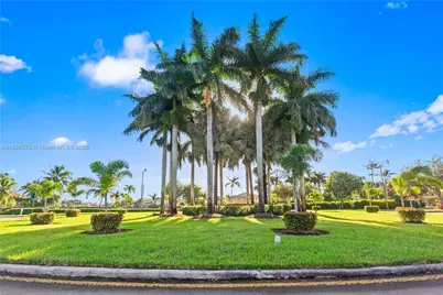 1398 NE 33rd Ave #201-25, Homestead, FL 33033 - Photo 4