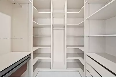 700 NE 24th St #702, Miami, FL 33137 - Photo 18