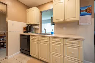 8544 N Campanelli Blvd, Plantation, FL 33322 - Photo 12