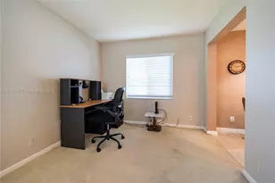 8544 N Campanelli Blvd, Plantation, FL 33322 - Photo 16