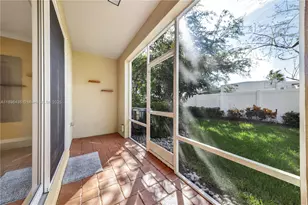 346 NE 47th Pl, Deerfield Beach, FL 33064 - Photo 10