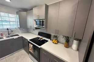 2278 SE 27th Dr, Homestead, FL 33035 - Photo 8