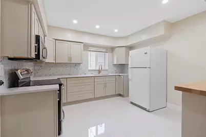 1221 NW 34th Ave #1221, Miami, FL 33125 - Photo 6