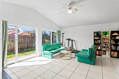 6090 NW 179th Ter, Hialeah, FL 33015 - Photo 12