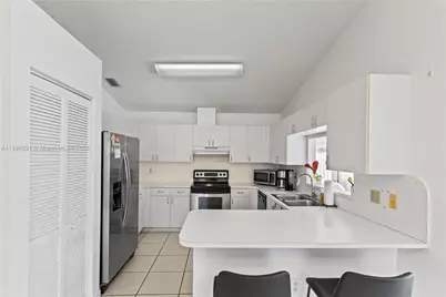 6090 NW 179th Ter, Hialeah, FL 33015 - Photo 10