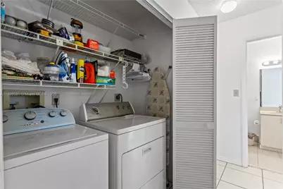 6090 NW 179th Ter, Hialeah, FL 33015 - Photo 22