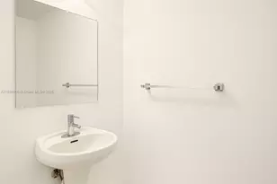 60 SW 13th St, Miami, FL 33130 - Photo 14