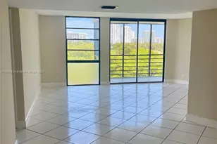 20400 W Country Club Dr, Aventura, FL 33180 - Photo 4