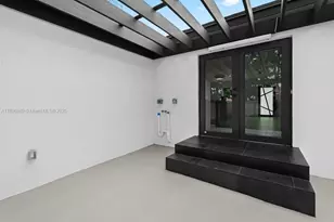 841 SE 11th Pl, Hialeah, FL 33010 - Photo 36