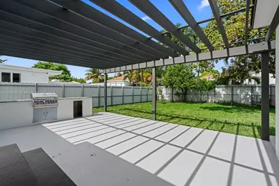 841 SE 11th Pl, Hialeah, FL 33010 - Photo 34