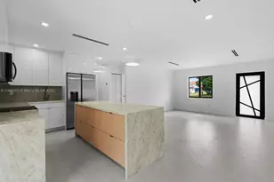 841 SE 11th Pl, Hialeah, FL 33010 - Photo 12