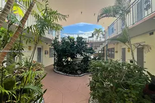 8040 Tatum Waterway Dr, Miami Beach, FL 33141 - Photo 4