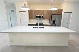 8005 NW 104th Ave, Doral, FL 33178 - Photo 4