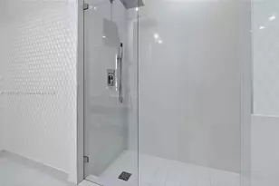 55 SW 9th St, Miami, FL 33130 - Photo 16