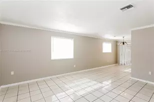 381 NE 164th St, Miami, FL 33162 - Photo 2