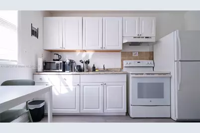 1177 NW 30th St, Miami, FL 33127 - Photo 8