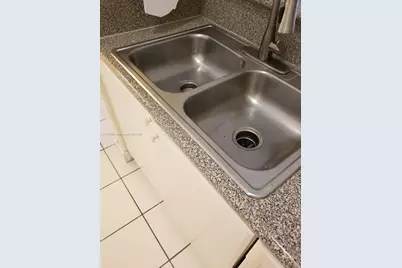 1663 SE 27th Dr #202, Homestead, FL 33035 - Photo 14