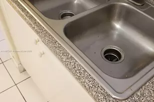 1663 SE 27th Dr, Homestead, FL 33035 - Photo 14