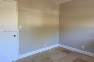 5174 NE 6th Ave, Oakland Park, FL 33334 - Photo 4