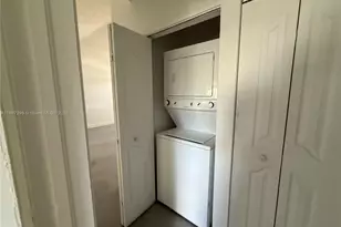 18942 NW 86th Ct, Hialeah, FL 33015 - Photo 10