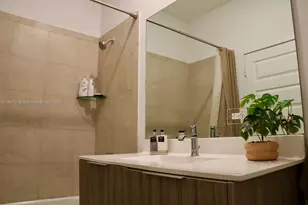 7819 NW 104th Ave, Doral, FL 33178 - Photo 14