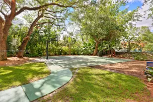 2627 S Bayshore Dr, Miami, FL 33133 - Photo 46