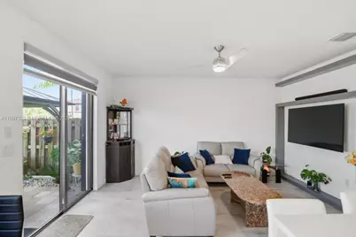 8929 NW 183rd St, Hialeah, FL 33018 - Photo 14