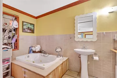 1140 NW 127th St, North Miami, FL 33168 - Photo 16