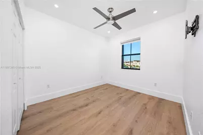 10800 W 35th Way, Hialeah, FL 33018 - Photo 22