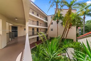 2311 S Cypress Bend Dr, Pompano Beach, FL 33069 - Photo 26