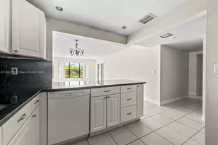 2311 S Cypress Bend Dr, Pompano Beach, FL 33069 - Photo 4