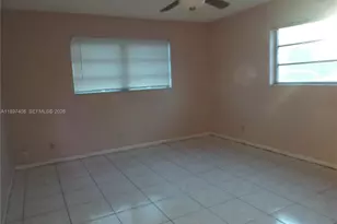 410 SE 2nd St, Hallandale Beach, FL 33009 - Photo 4