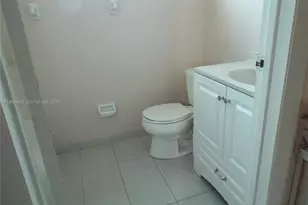 410 SE 2nd St, Hallandale Beach, FL 33009 - Photo 22