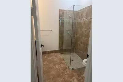 5251 NW 84th Ave, Doral, FL 33166 - Photo 18