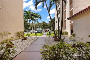 9451 Evergreen Pl, Davie, FL 33324 - Photo 2