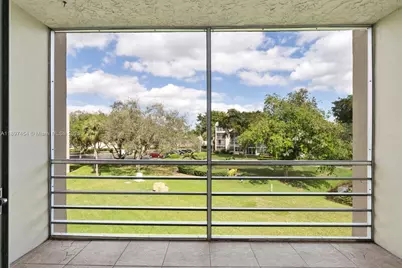9451 Evergreen Pl #303, Davie, FL 33324 - Photo 10