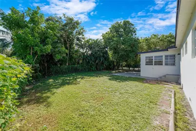1100 NE 166th St, North Miami Beach, FL 33162 - Photo 6