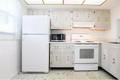 110 Royal Park Dr #2H, Oakland Park, FL 33309 - Photo 4