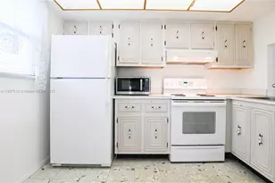 110 Royal Pk Dr, Oakland Park, FL 33309 - Photo 4